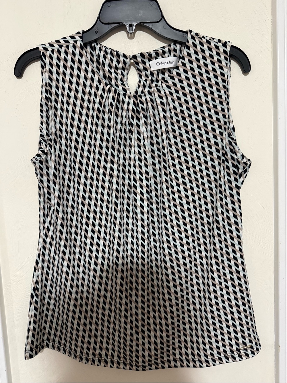 Calvin Klein Black and White Geometric Keyhole Sleeveless top NWOT